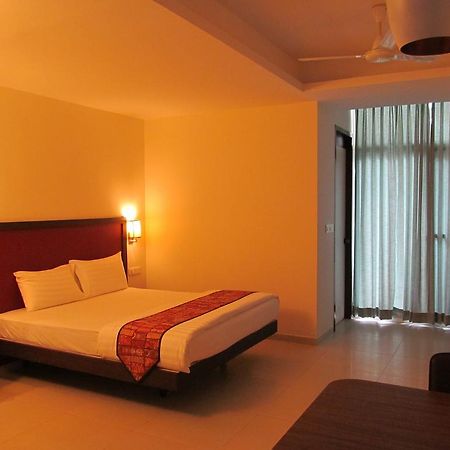 Ixora Suites Bengaluru Szoba fotó