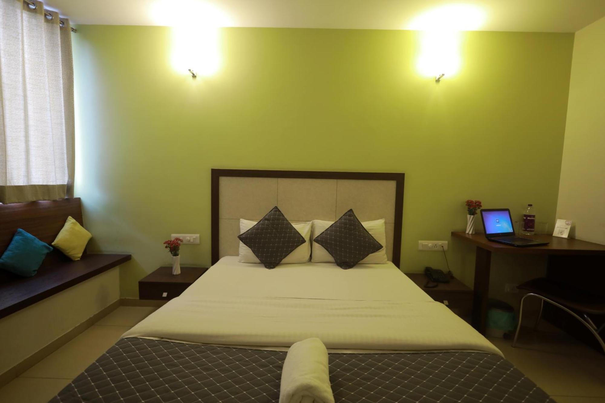Ixora Suites Bengaluru Kültér fotó