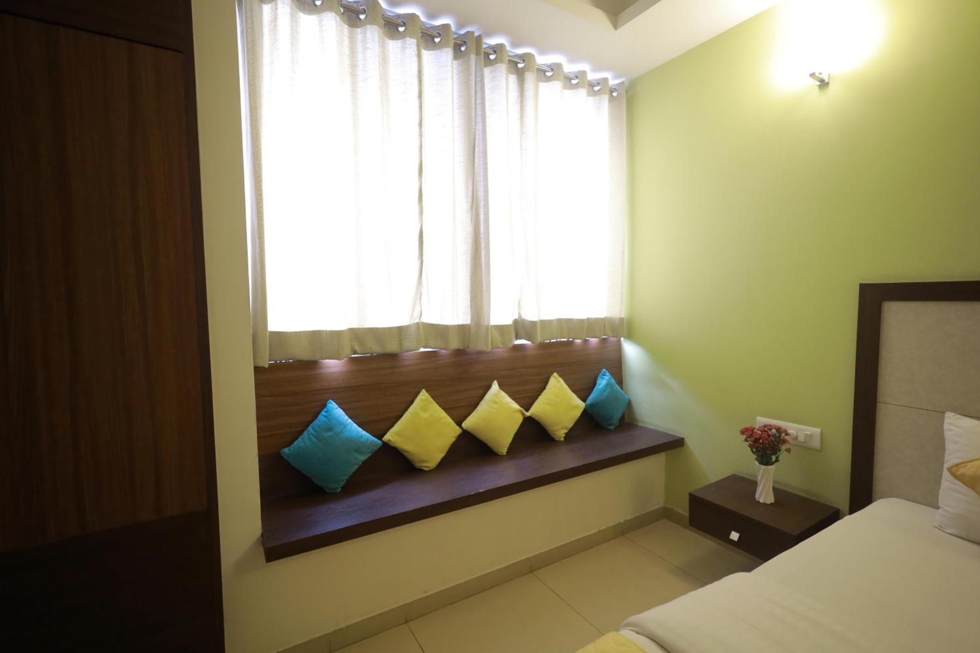 Ixora Suites Bengaluru Kültér fotó