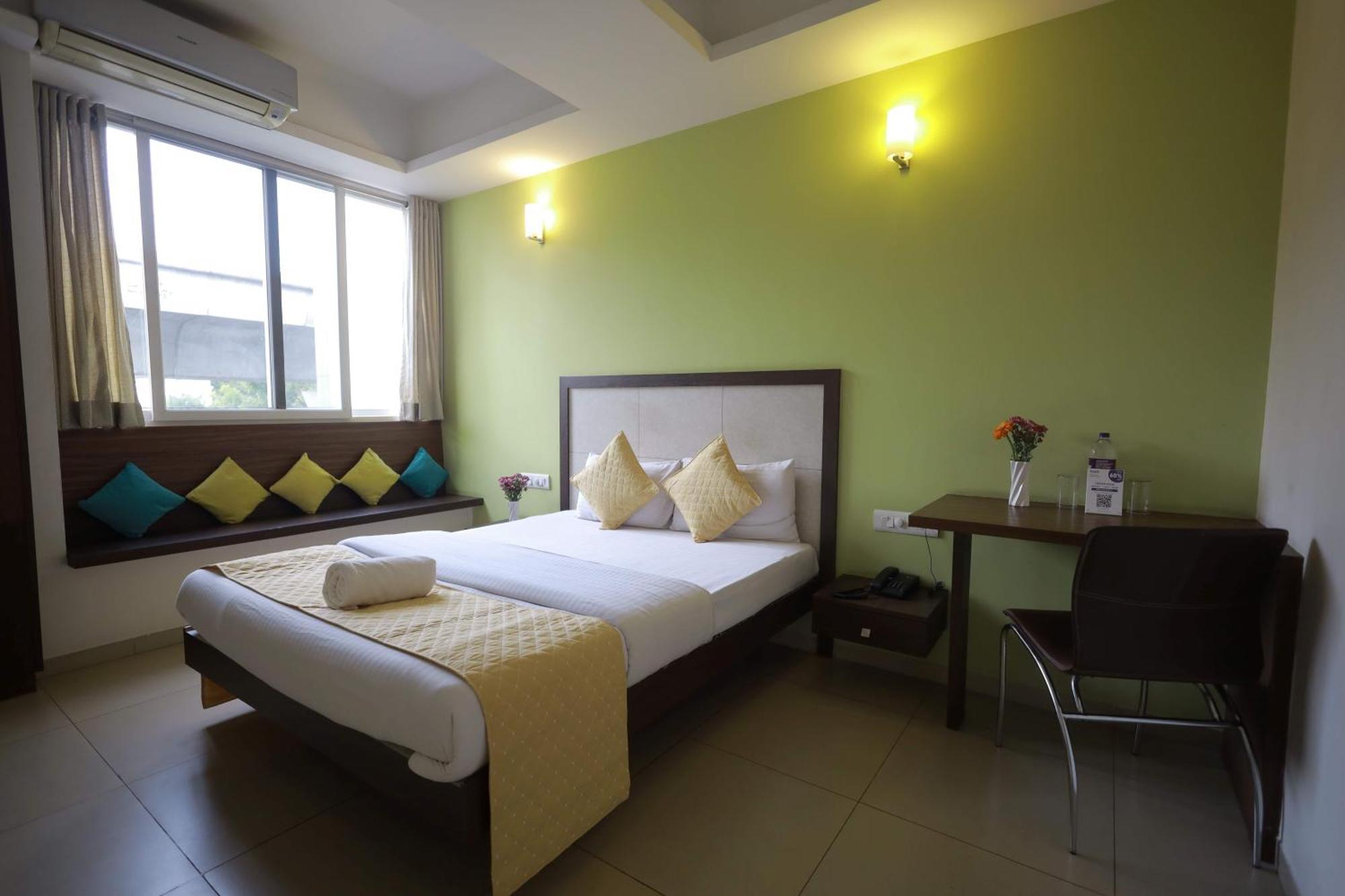 Ixora Suites Bengaluru Kültér fotó