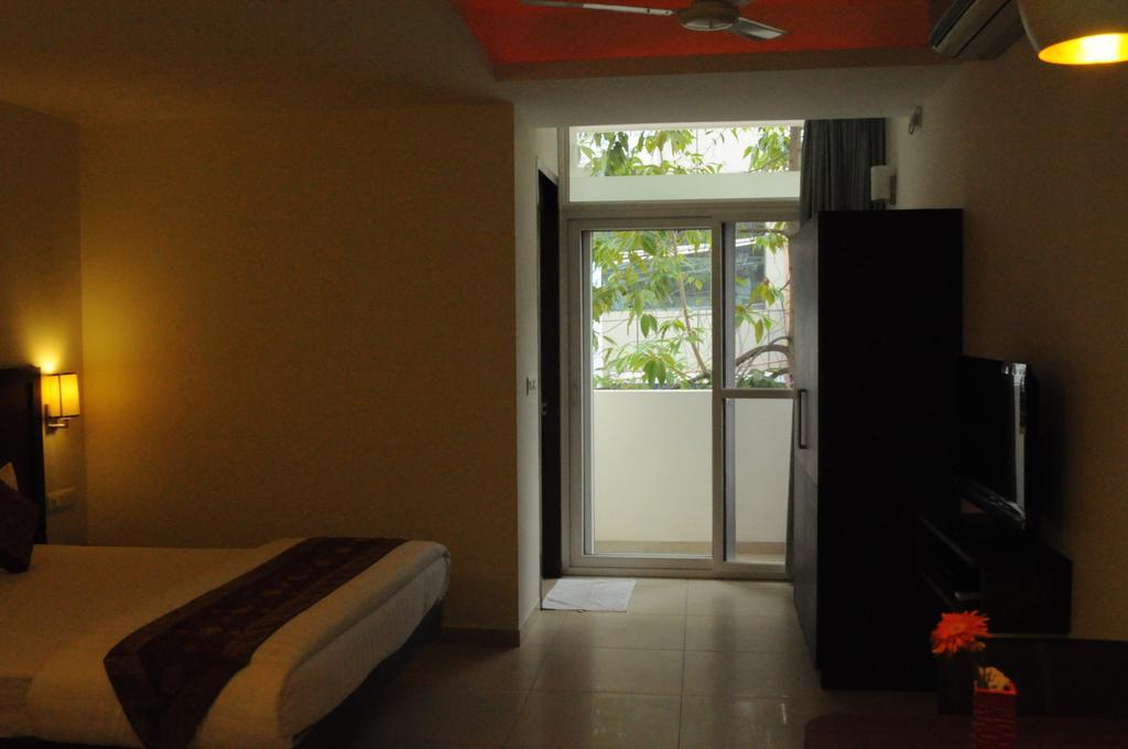 Ixora Suites Bengaluru Szoba fotó