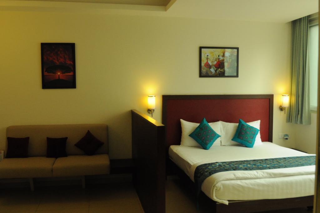 Ixora Suites Bengaluru Szoba fotó