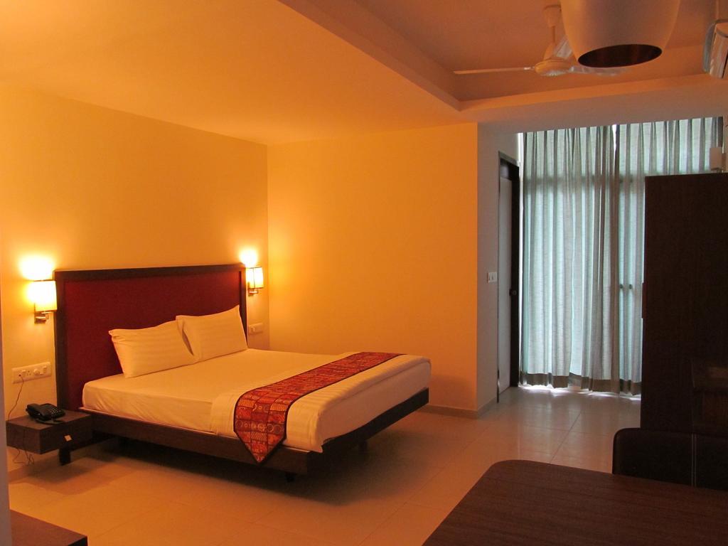 Ixora Suites Bengaluru Szoba fotó